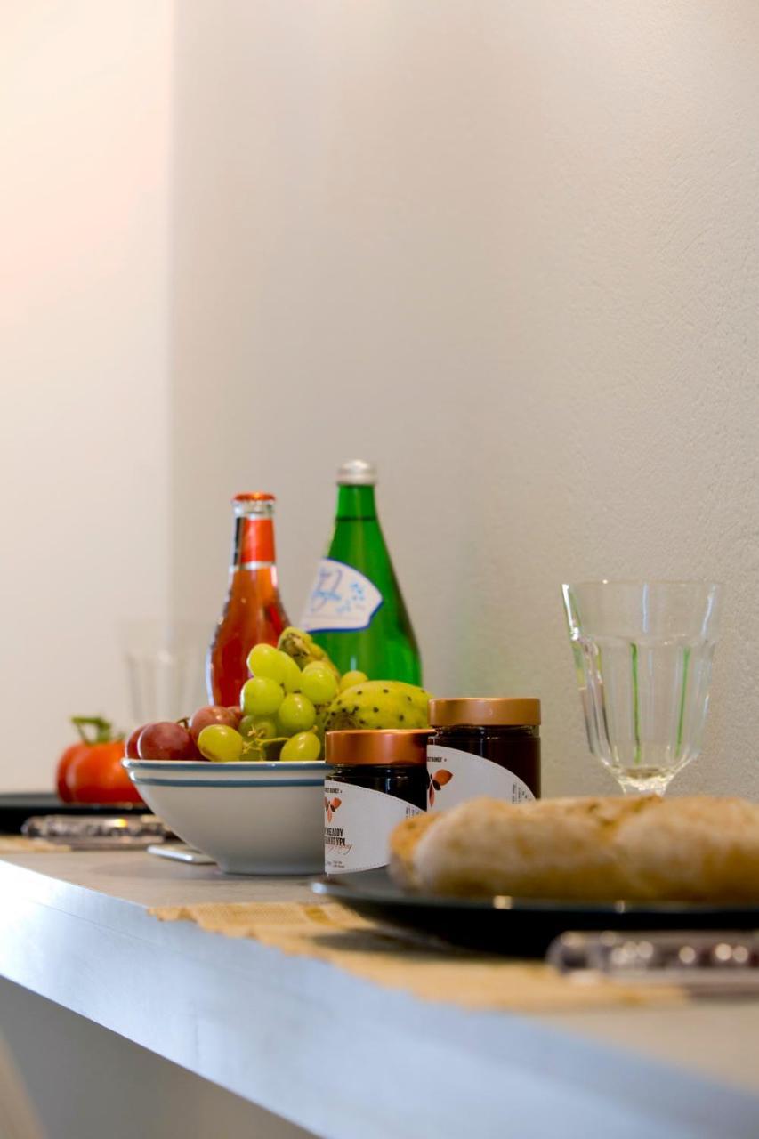 Loc Hospitality Urban Suites コルフ島 エクステリア 写真