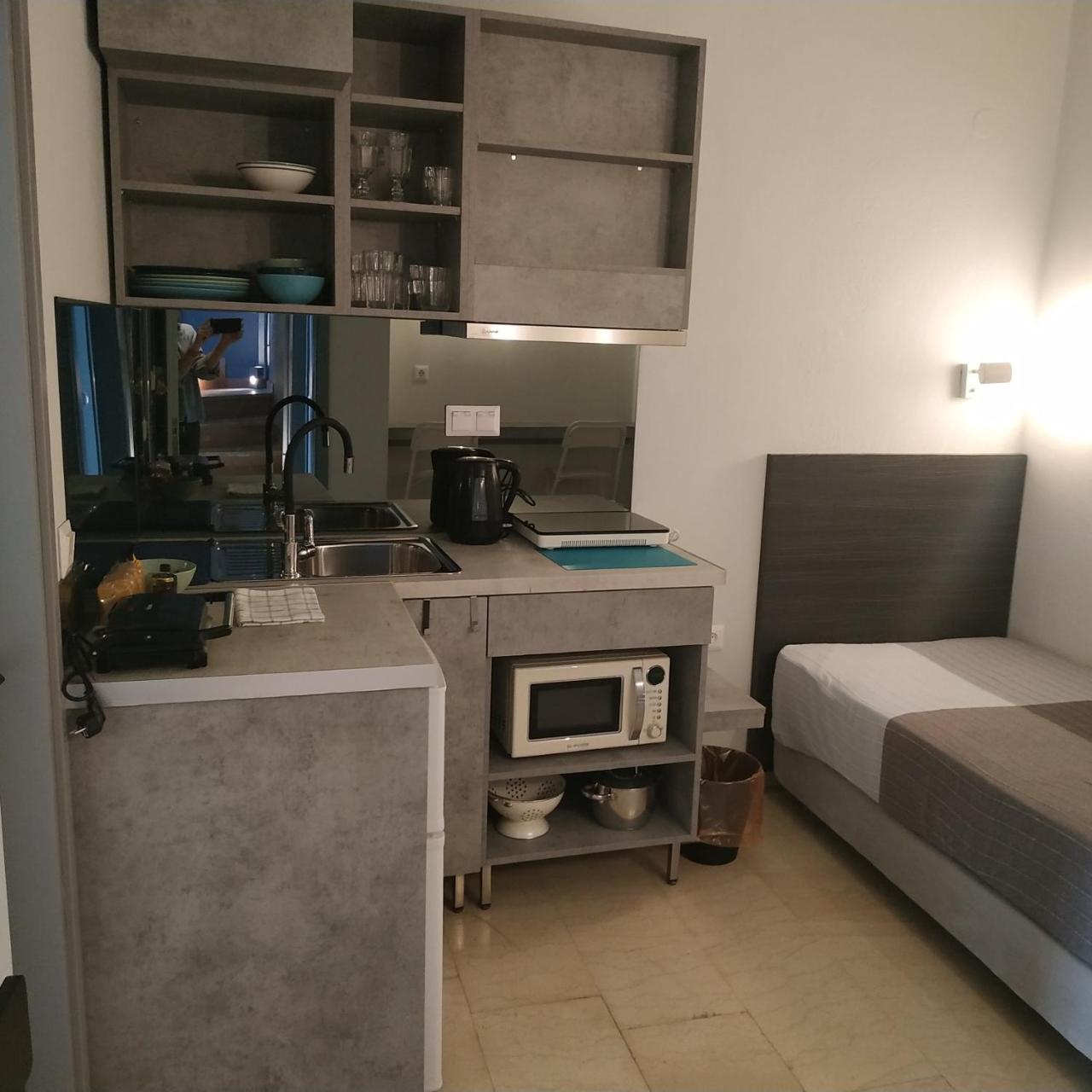 Loc Hospitality Urban Suites コルフ島 エクステリア 写真