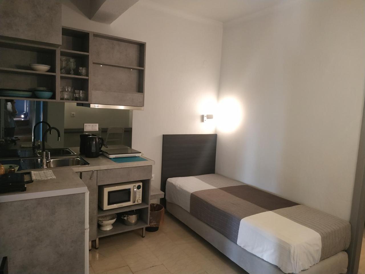 Loc Hospitality Urban Suites コルフ島 エクステリア 写真