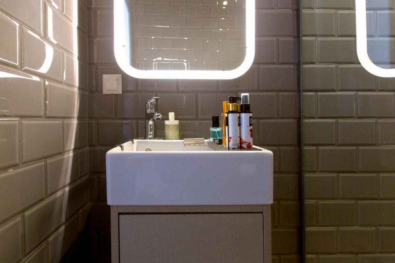 Loc Hospitality Urban Suites コルフ島 エクステリア 写真