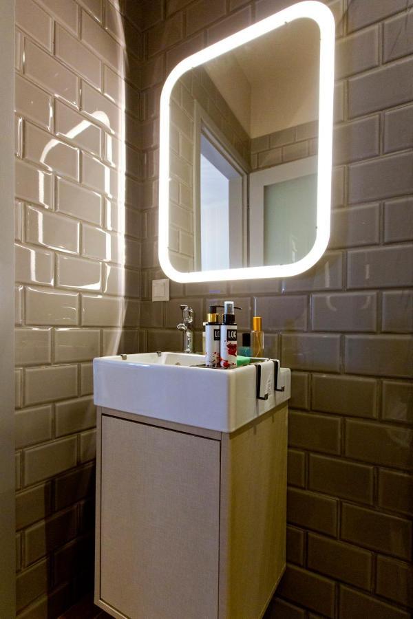 Loc Hospitality Urban Suites コルフ島 エクステリア 写真